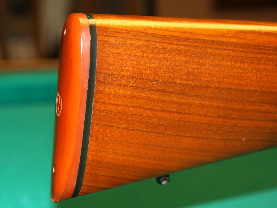 Grooved front sight.