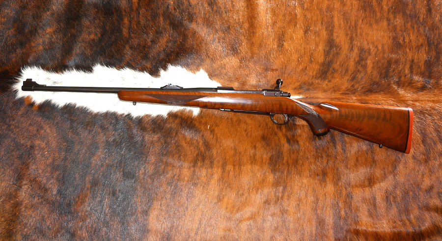 A pristine 70 series roundtop with sights.