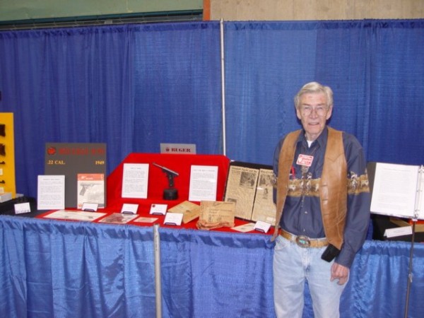 Dale w Display_zpsqamtwkz6.jpg